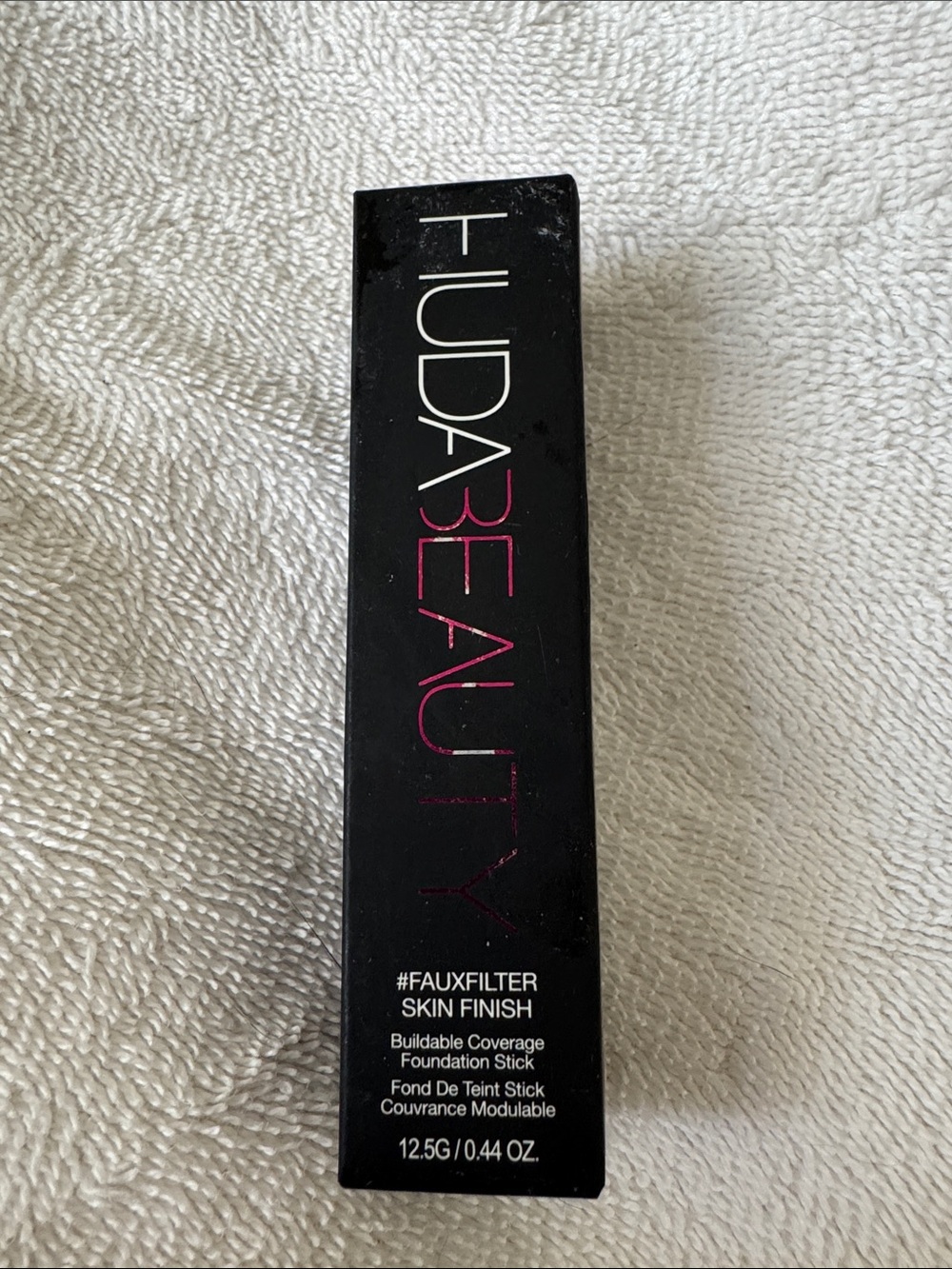 Huda Beauty #FauxFilter Skin Finish Foundation Stick – Peaches N' Cream 245B |